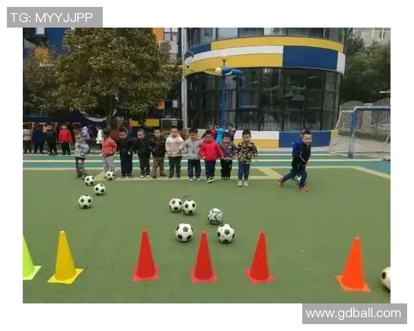 小七同学从校园小将到足球明星的成长之路与奋斗故事