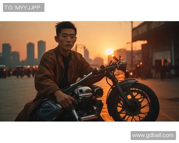 中分绑发带的足球明星们展现个性与风采的魅力瞬间