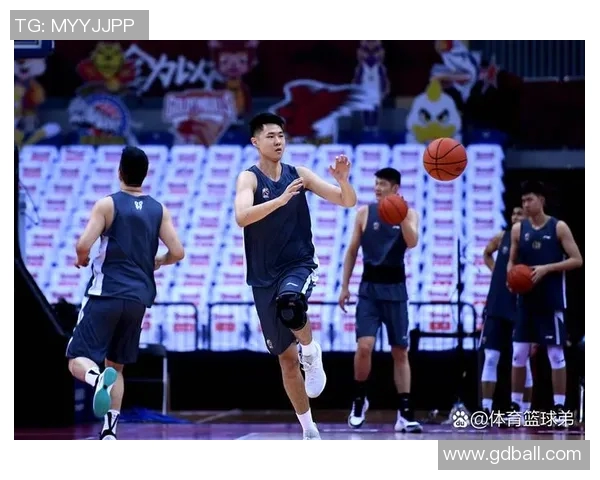 方硕在篮球赛场上的崛起与挑战解析以及对未来发展的展望与期待