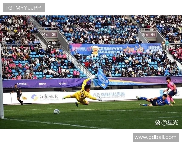 格雷米奥与嫩体育的激烈对决展现足球魅力与团队精神 格雷米奥与嫩体育的激烈对决展现足球魅力与团队精神